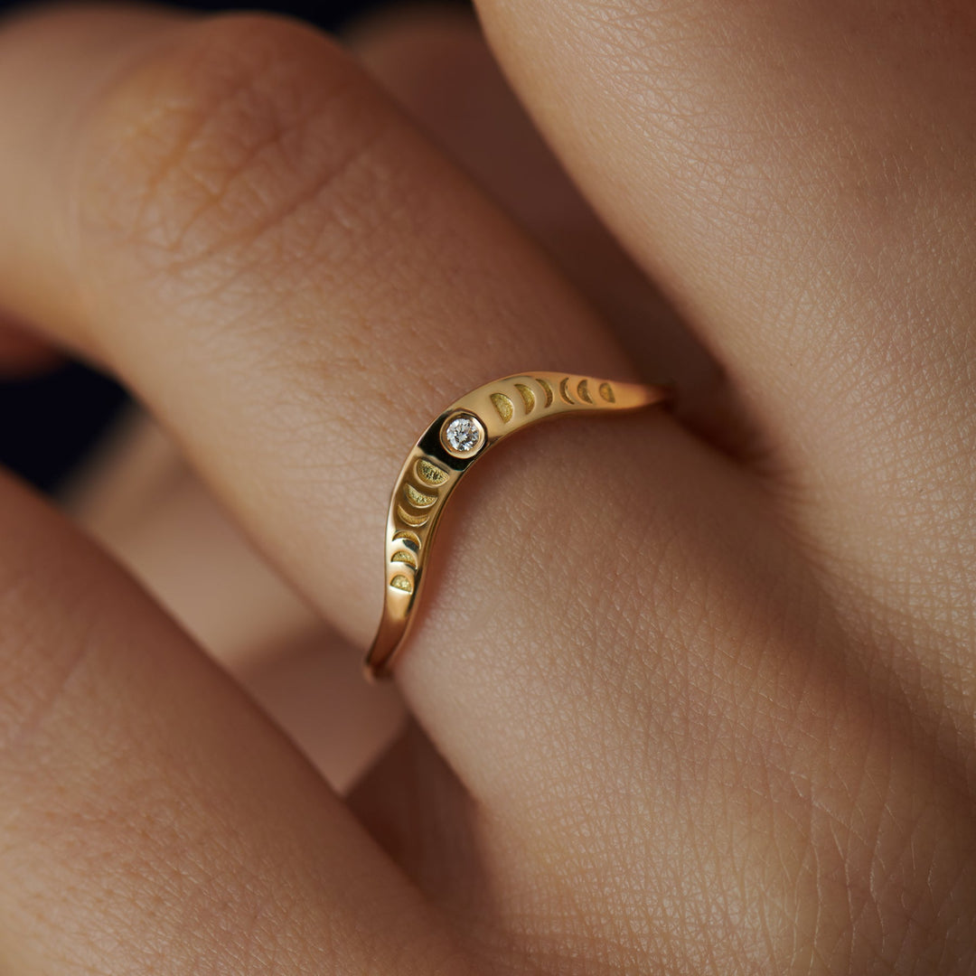 Round Diamond Curved Moon Phase Lab Grown Wedding Band