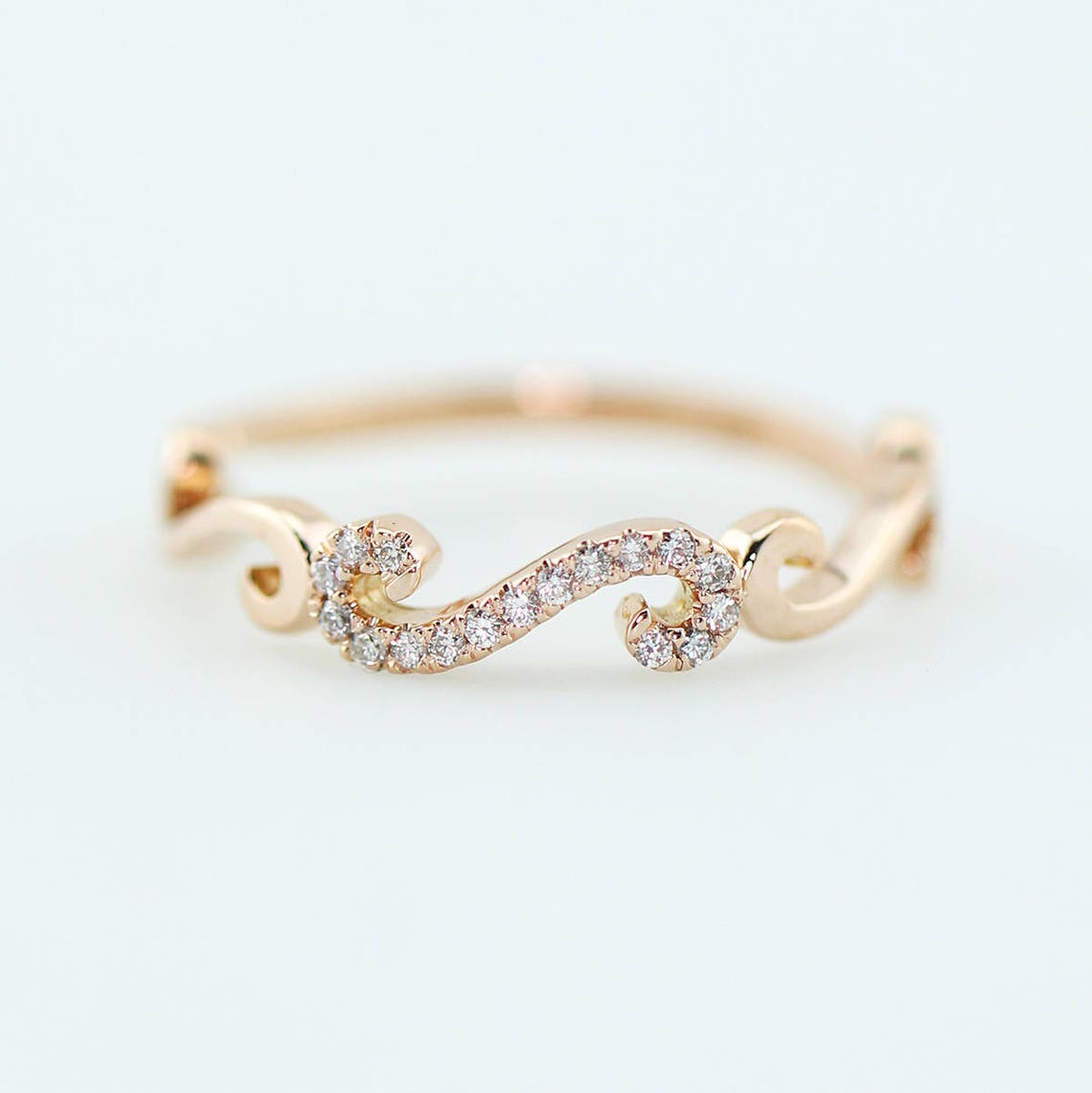 0-1ct-round-s-shaped-moissanite-diamond-wedding-band-in-18k-solid-gold