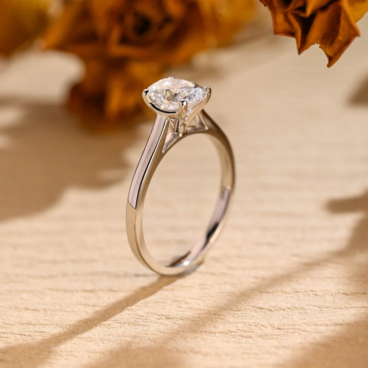 1.0 CT Oval Cut Diamond Solitaire Moissanite Engagement Ring