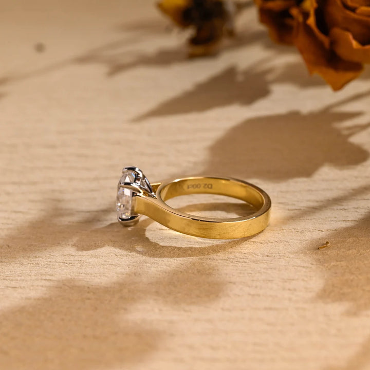 1.0 CT Oval Cut Solitaire Diamond Moissanite Engagement Ring