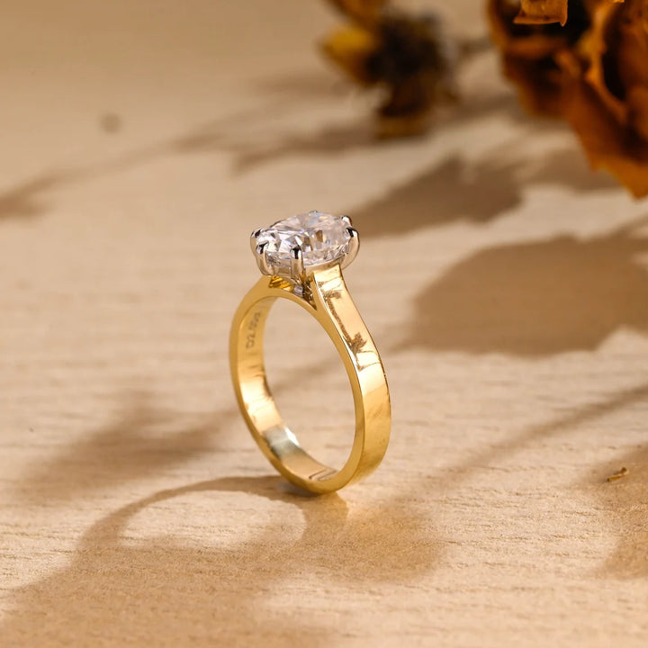 1.0 CT Oval Cut Solitaire Diamond Moissanite Engagement Ring