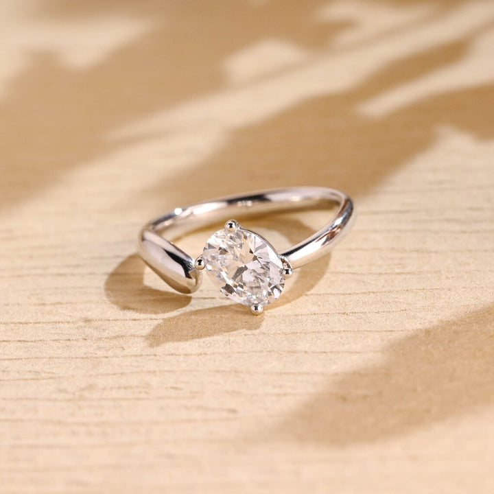 1.0 CT Oval Cut Unique Solitaire Diamond Moissanite Engagement Ring
