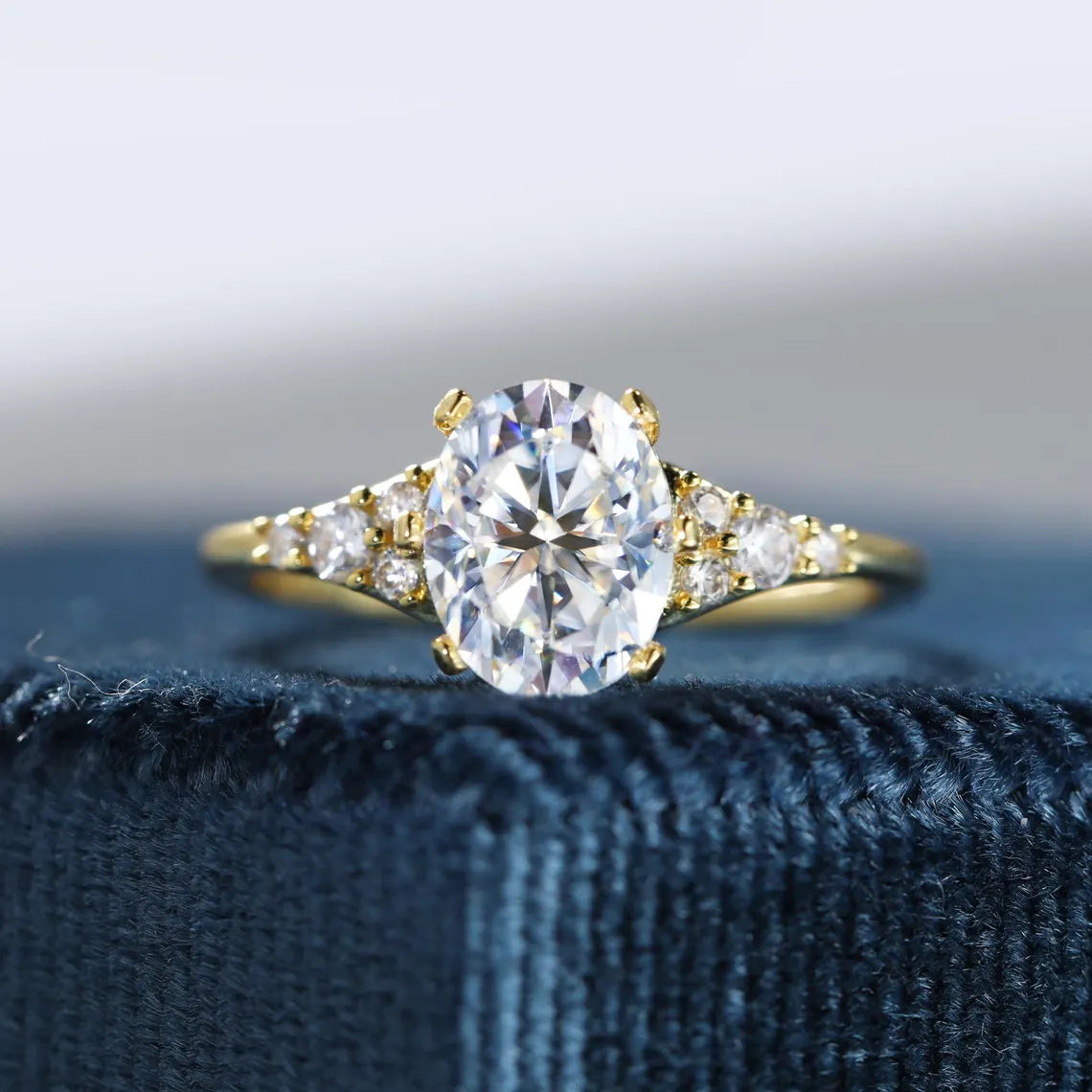 1.0 CT Oval Cut Daimond Cluster Setting Moissanite Engagement Ring