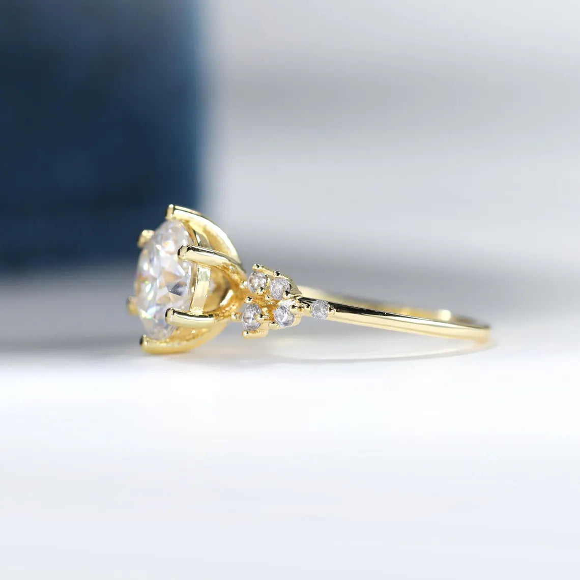 1.0 CT Round Brilliant Cluster Diamond Moissanite Engagement Ring