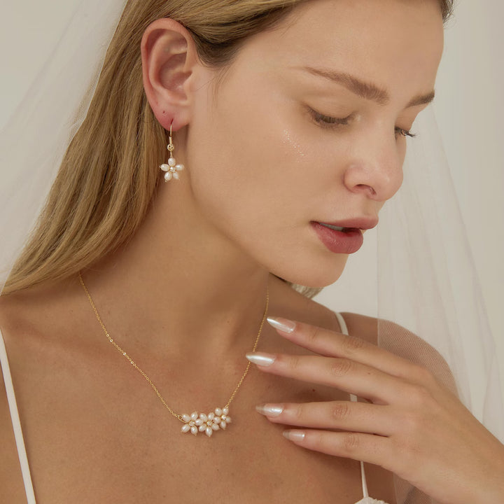 Dainty Floral Pearl Necklace For Her -June Birthstone
