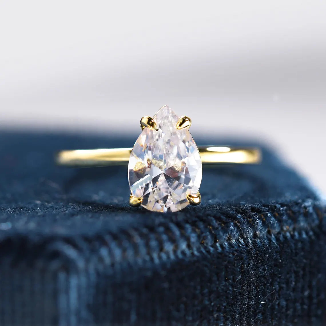 1.0CT Pear Cut Daimond Solitaire Moissanite Engagement Ring
