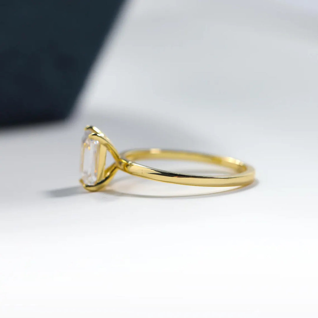 1.0CT Emerald Cut Daimond Solitaire Moissanite Engagement Ring