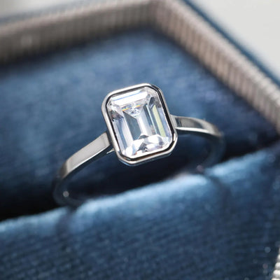 2.0CT Emerald Daimond Bezel Set Solitaire Moissanite Engagement Ring