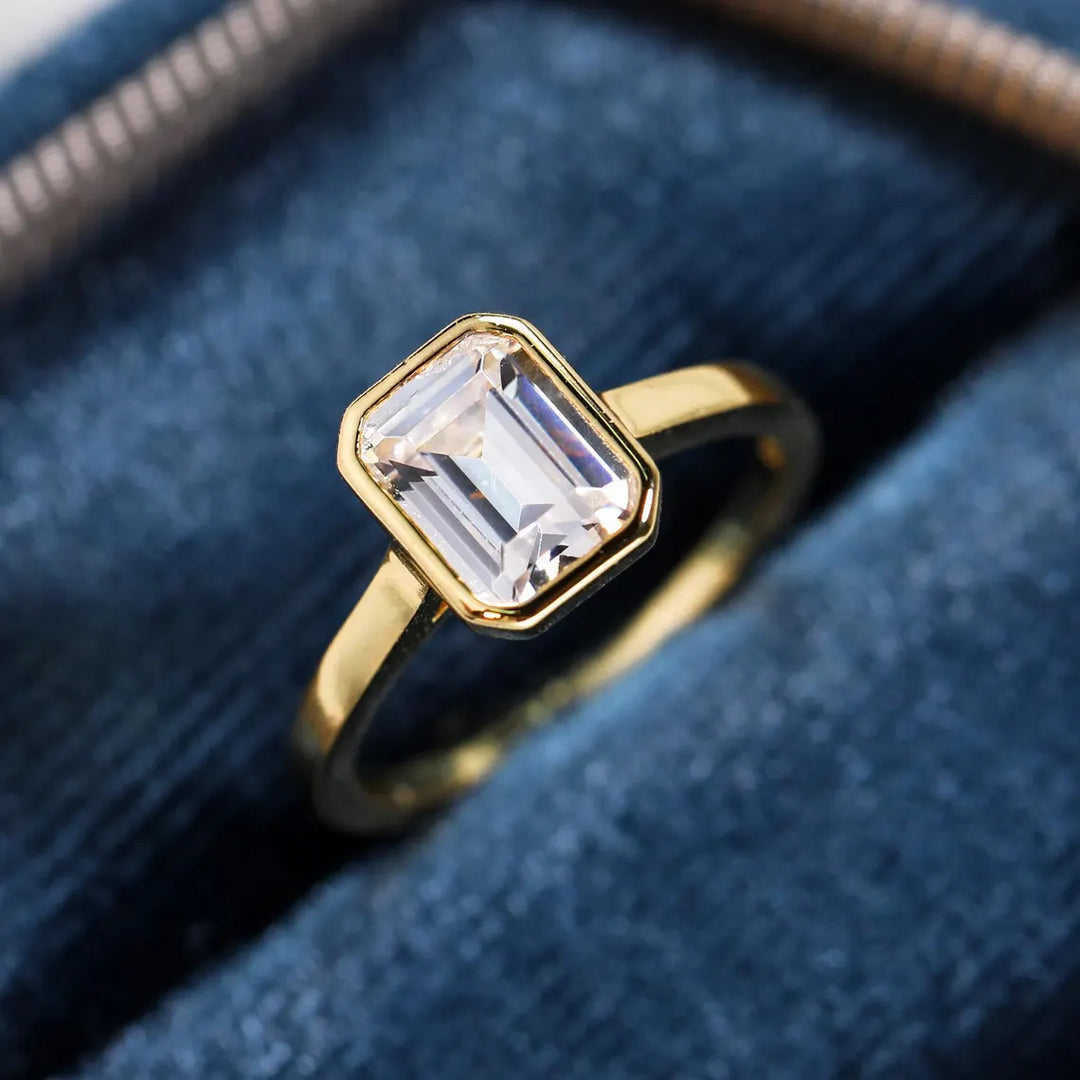 1.0CT Emerald Cut Daimond Solitaire Moissanite Engagement Ring