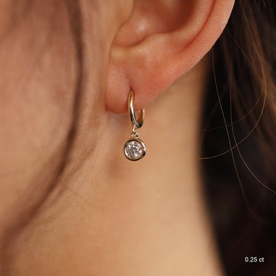 0-5ct-bezel-set-round-moissanite-diamond-huggie-hoop-earrings-for-women