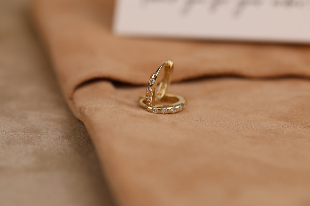 0-2ct-round-flush-setting-moissanite-diamond-huggie-hoop-earrings