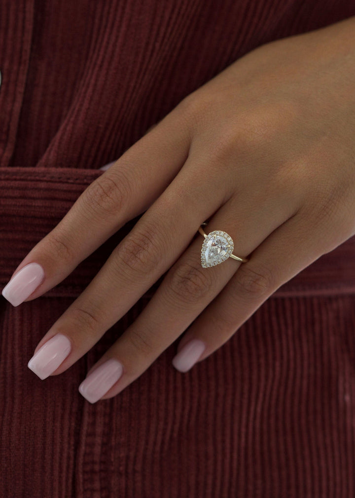 1.0-3.0 CT Pear Diamond Engagement Ring With Halo Setting