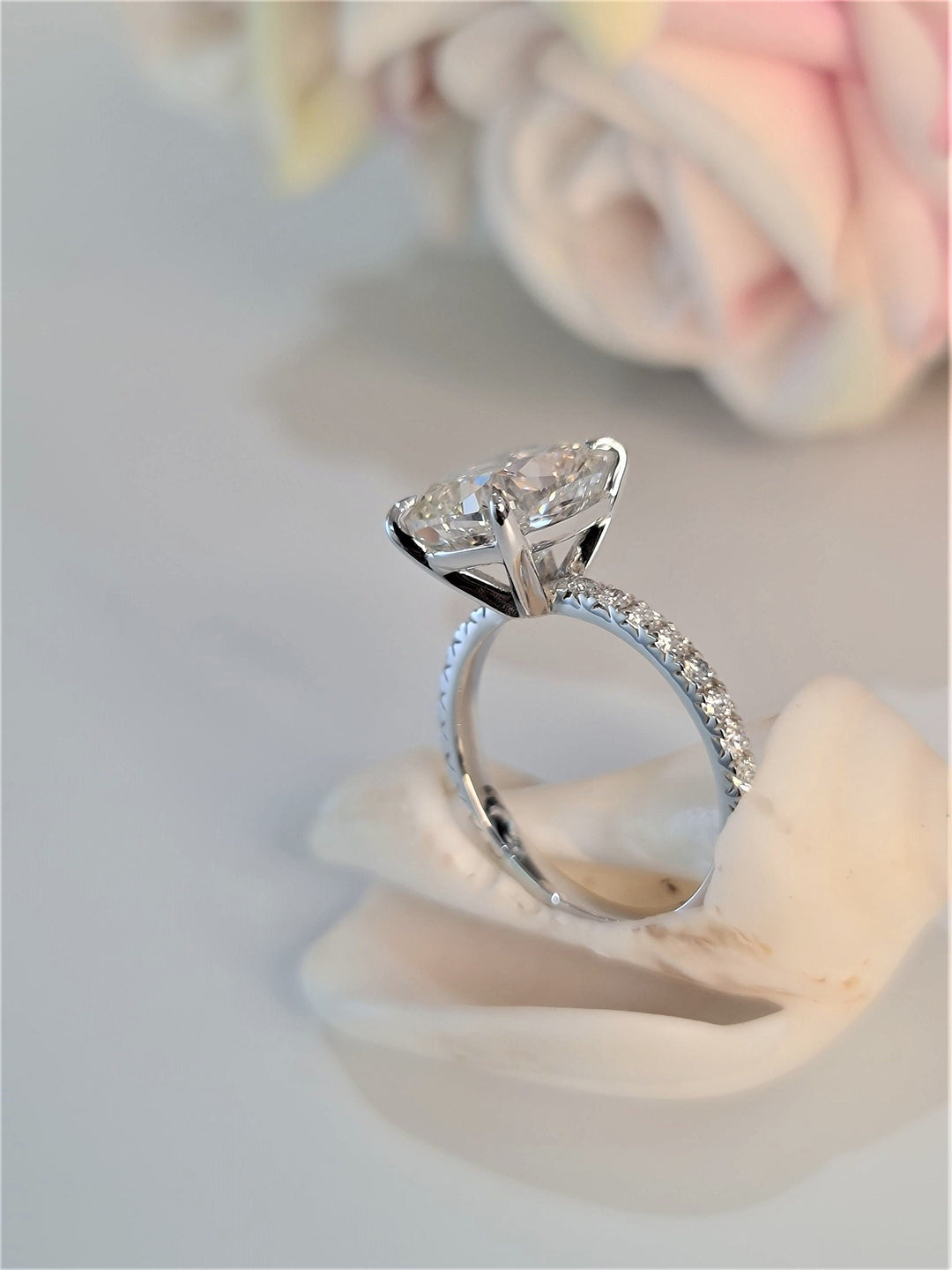 2.0 CT-4.0 CT Cushion Pave Setting Lab Grown Diamond Engagement Ring