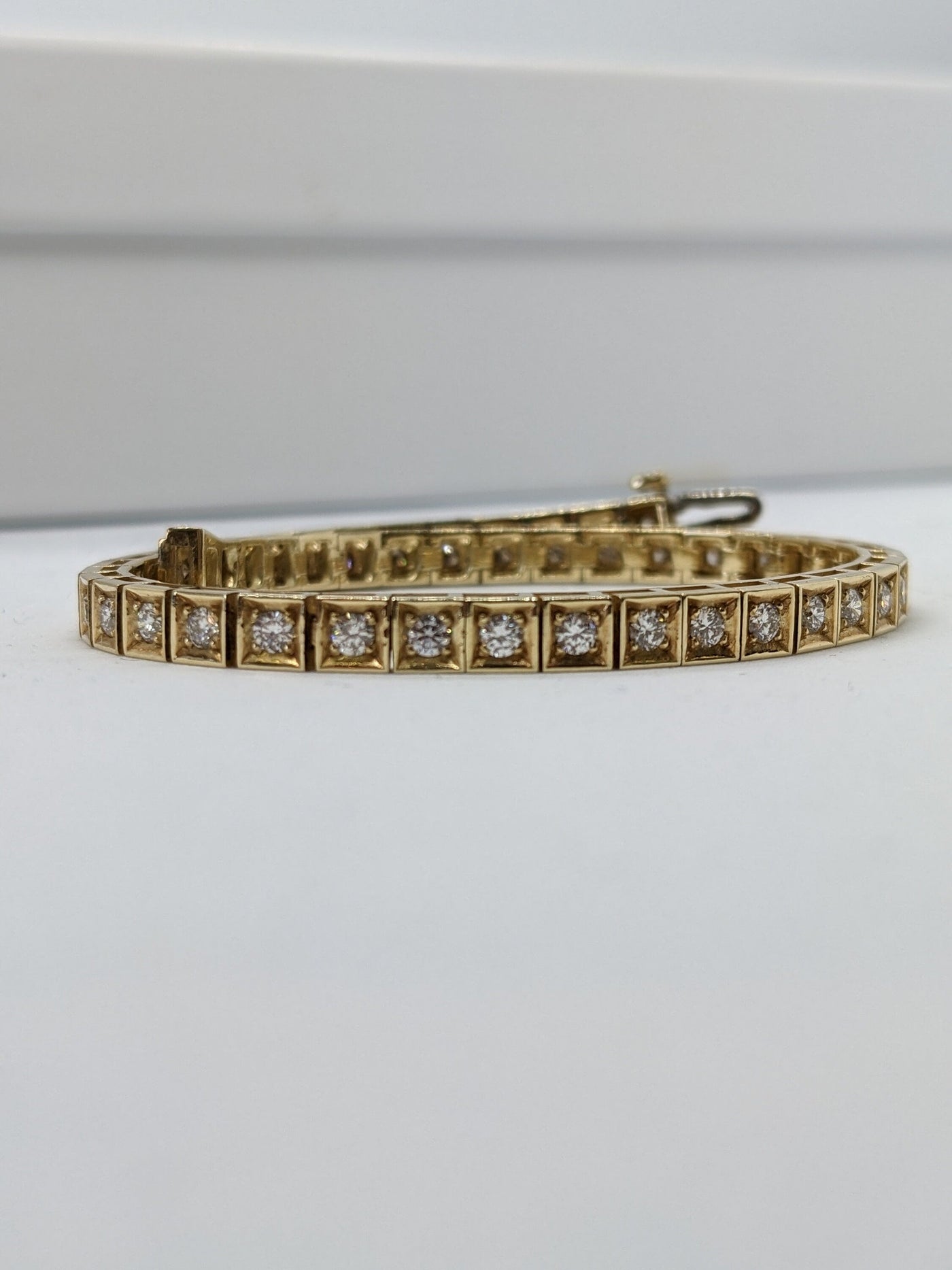Beautiful Round Cut Diamond Tennis Bracelet for Her