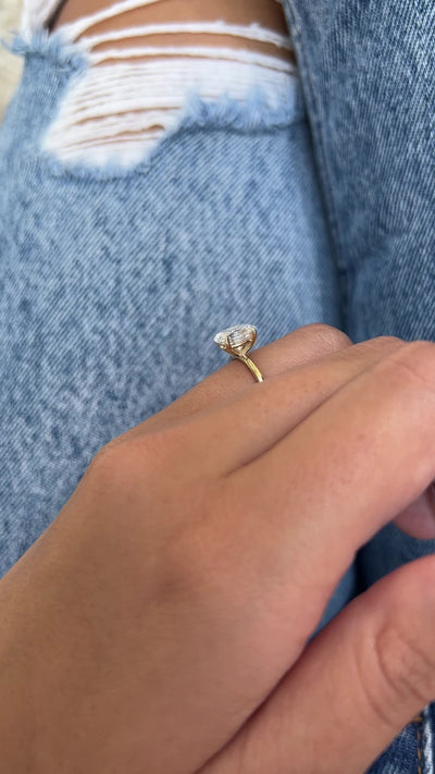 1.0 CT Oval Cut Moissanite Solitaire Diamond Engagement Ring