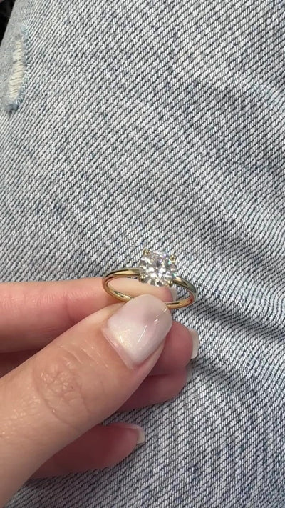 1.3 CT Round Cut Moissanite Solitaire Diamond Engagement Ring