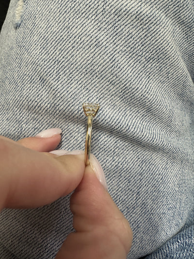 1.3 CT Round Cut Moissanite Solitaire Diamond Engagement Ring