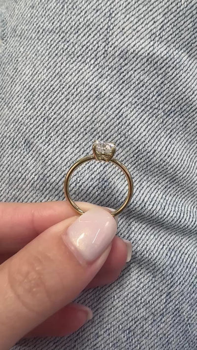 1.3 CT Round Cut Moissanite Solitaire Diamond Engagement Ring