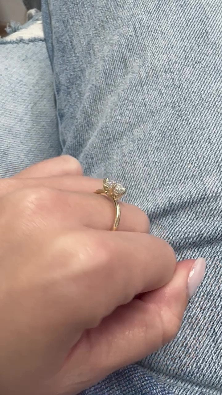 1.3 CT Round Cut Moissanite Solitaire Diamond Engagement Ring