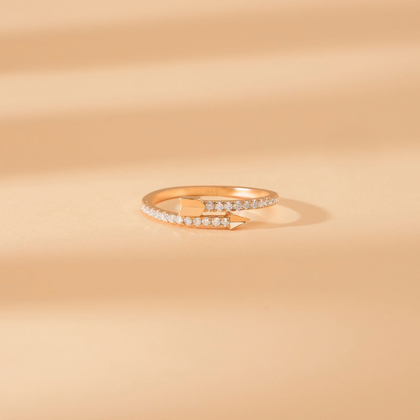 0-29ct-round-pave-arrow-moissanite-diamond-wedding-band-in-18k-solid-gold