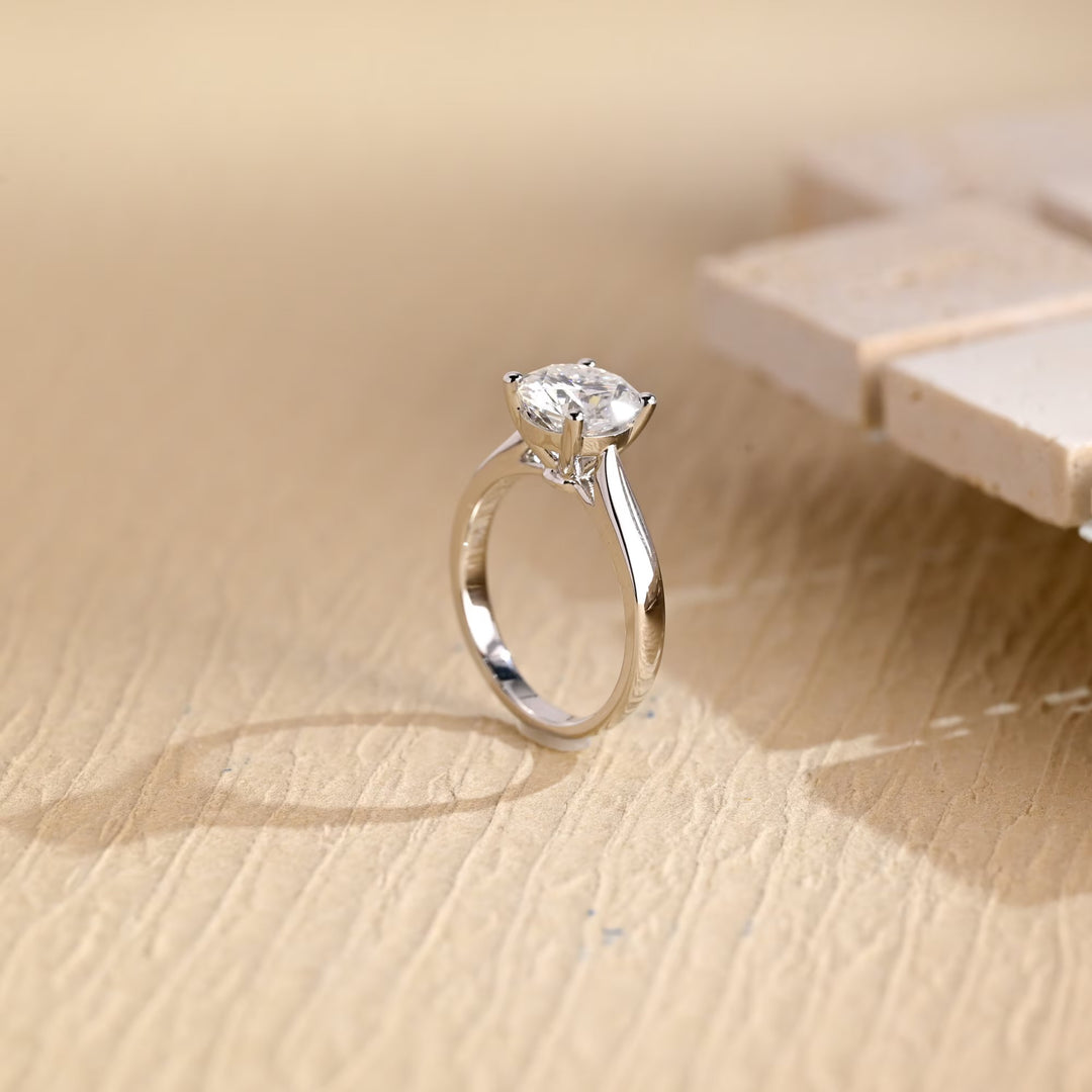 1.0 CT Round Brilliant Cut Solitaire Moissanite Engagement Ring