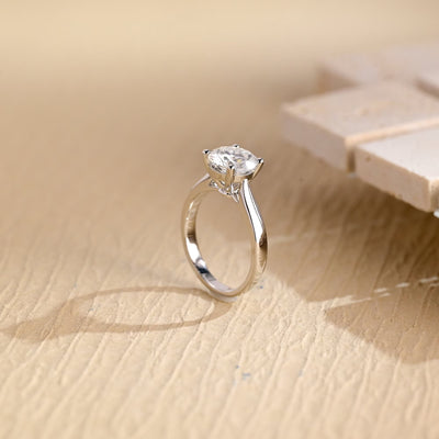 1.0 CT Round Brilliant Cut Solitaire Moissanite Engagement Ring