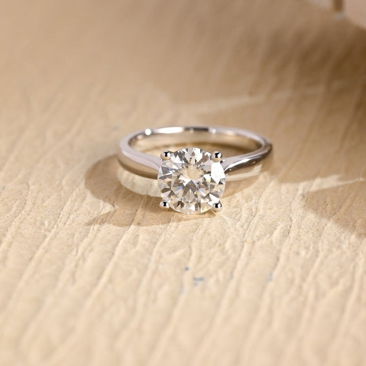 1.0 CT Round Brilliant Cut Solitaire Moissanite Engagement Ring
