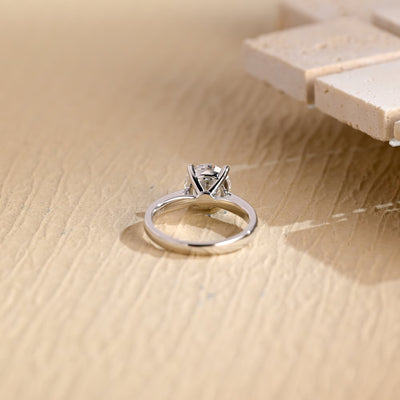 1.0 CT Round Brilliant Cut Solitaire Moissanite Engagement Ring