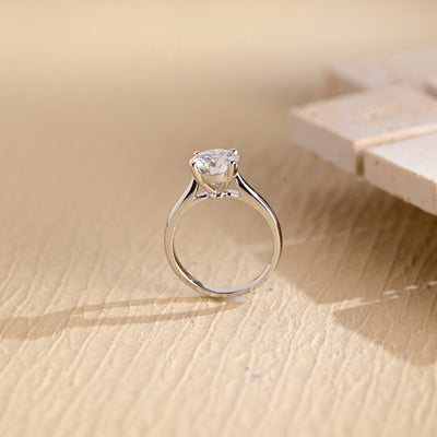1.0 CT Round Brilliant Cut Solitaire Moissanite Engagement Ring
