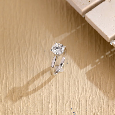 1.0 CT Round Brilliant Cut Solitaire Moissanite Engagement Ring