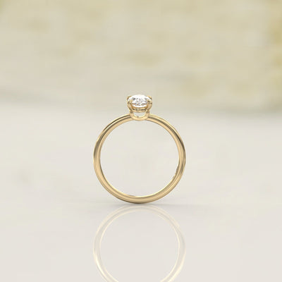 0.8 CT Oval Cut Moissanite Four Prong Diamond Engagement Ring