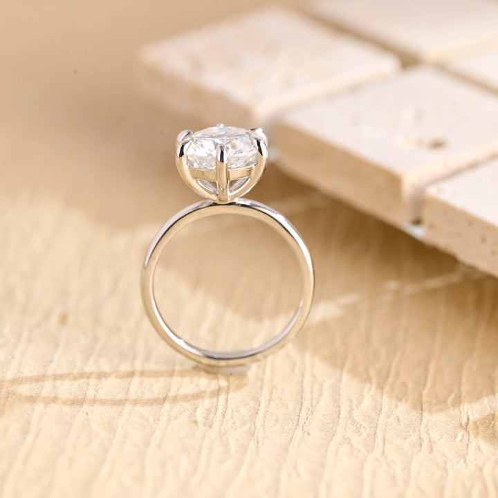 1.0 CT Round Brilliant Diamond Solitaire Moissanite Engagement Ring