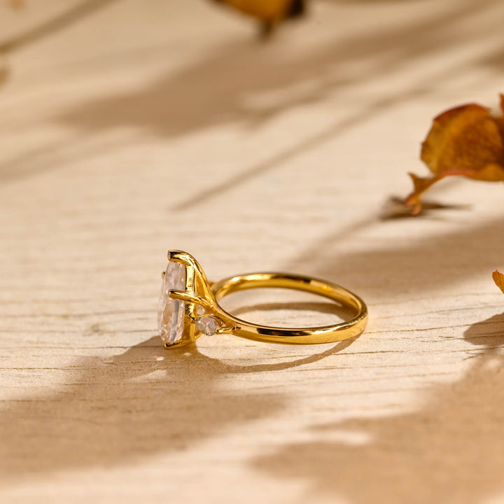 2.0CT Pear Diamond Three Stone Moissanite Engagement Ring