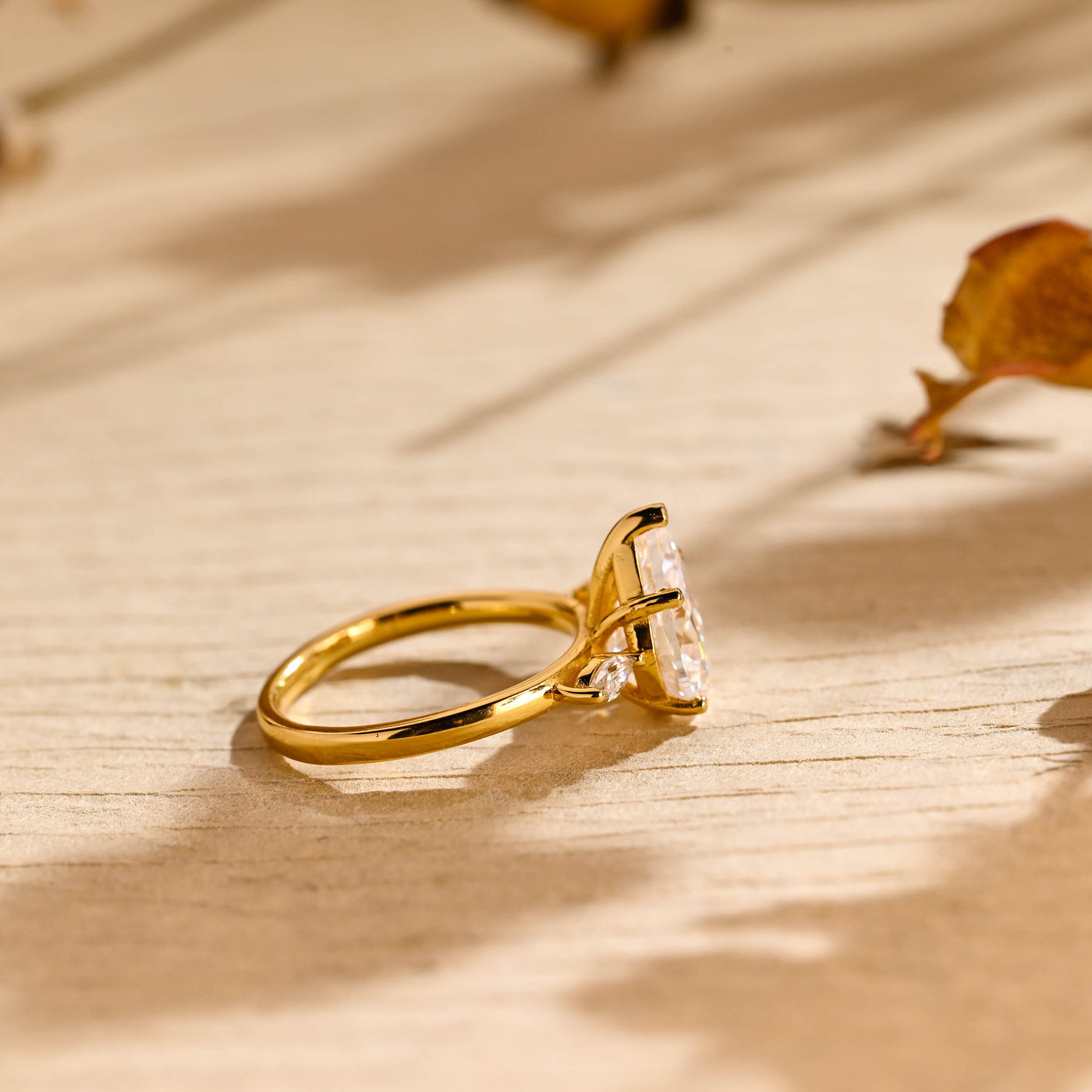 2.0CT Pear Diamond Three Stone Moissanite Engagement Ring