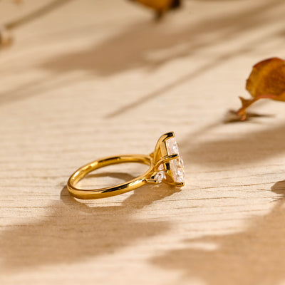 2.0CT Pear Diamond Three Stone Moissanite Engagement Ring