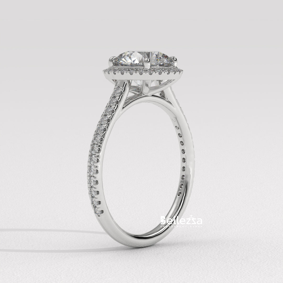 round diamond prong setting, luxury gold diamond ring, dainty round cut ring, timeless round cut ring, gold round diamond band