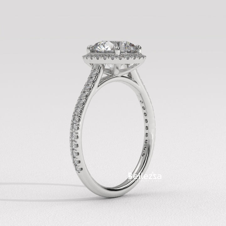 round diamond prong setting, luxury gold diamond ring, dainty round cut ring, timeless round cut ring, gold round diamond band