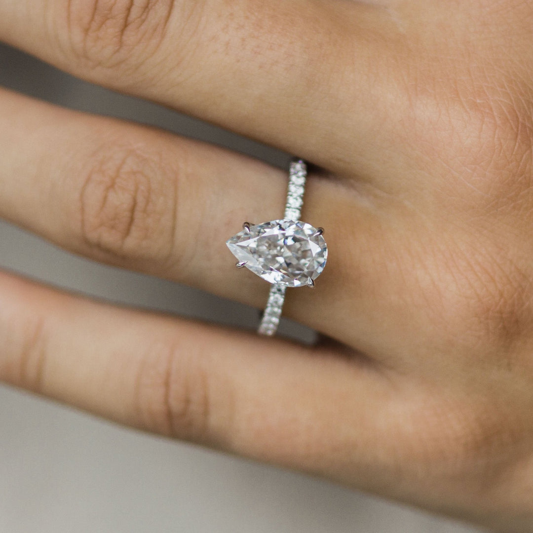 2.0CT-4.0CT Pear Cut Hidden Halo Moissanite Diamond Engagement Ring
