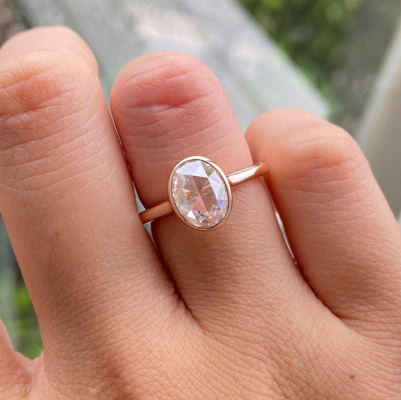 Round Brilliant Diamond Moissanite Engagement Ring
