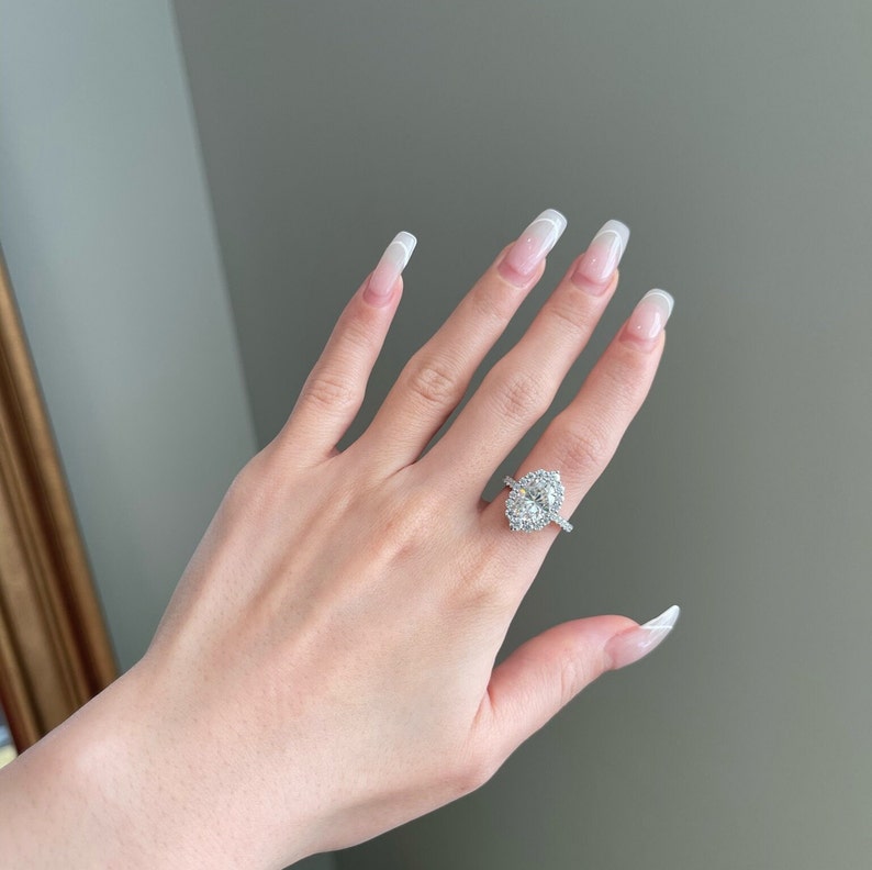 Oval Diamond Vintage Halo Moissanite Engagement Ring