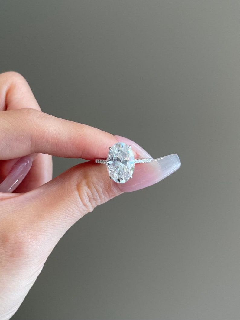 5.0CT Elongated Oval Diamond Moissanite Engagement Ring For Her