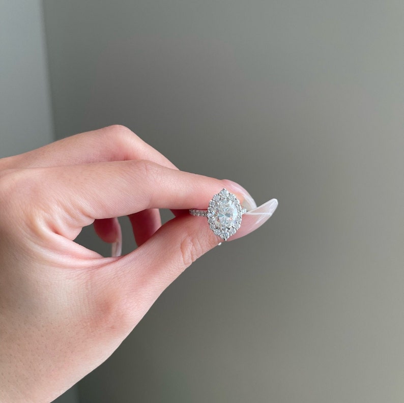 Oval Diamond Vintage Halo Moissanite Engagement Ring