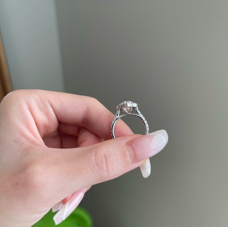 Oval Diamond Vintage Halo Moissanite Engagement Ring