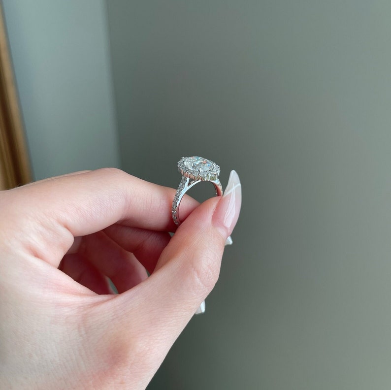 Oval Diamond Vintage Halo Moissanite Engagement Ring