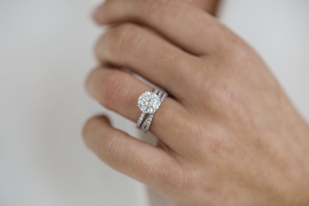 2.5 CT Round Cut Hidden Halo Moissanite Engagement Ring