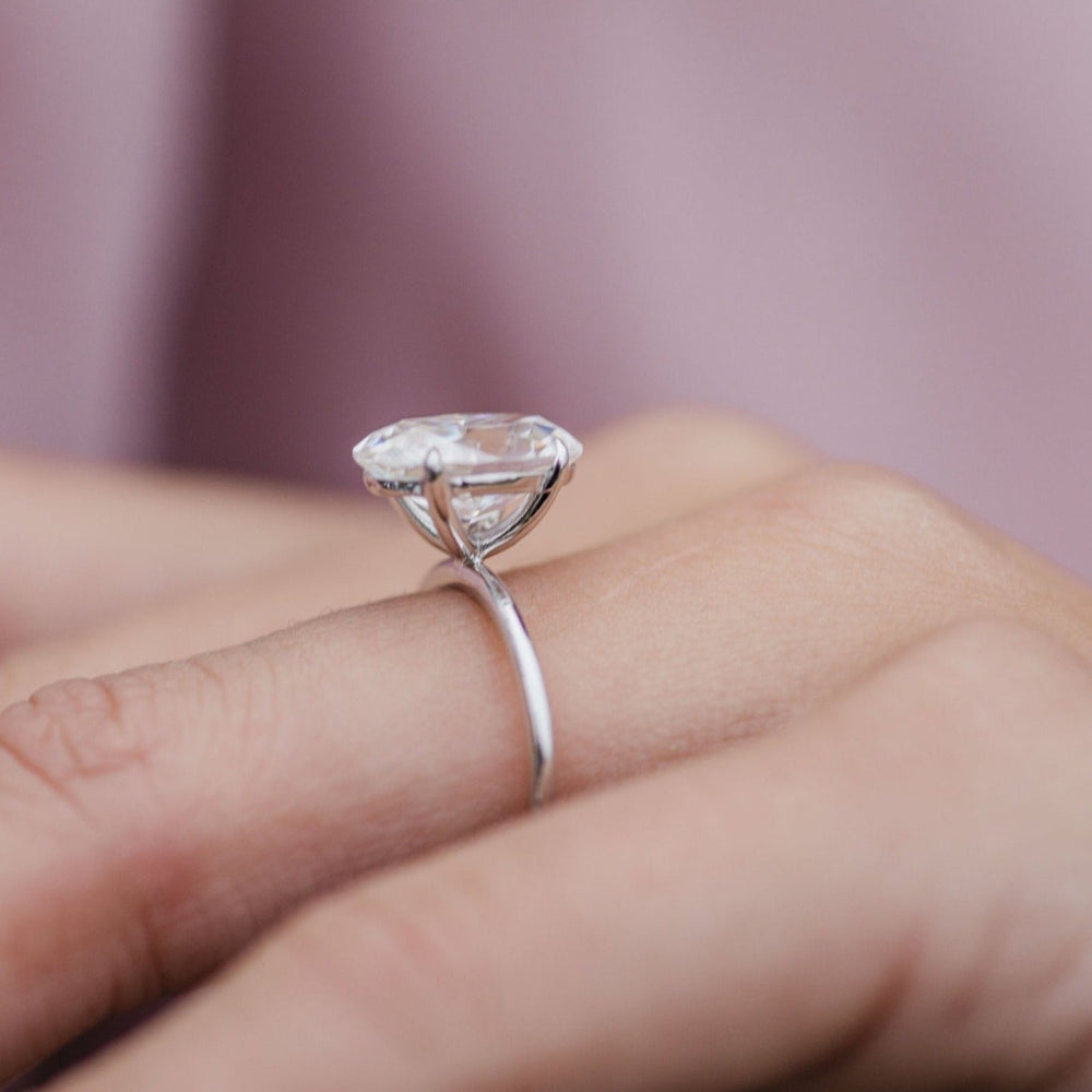 4.0CT Oval Cut 4 Prongs Moissanite Solitaire Engagement Ring