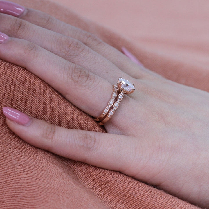 2.0ct Oval Moissanite Double Claw Ring with Unique Wedding Band