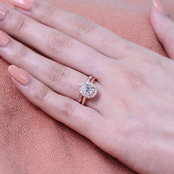 Pear Cut Moissanite Ring With Scalloped Diamond Band