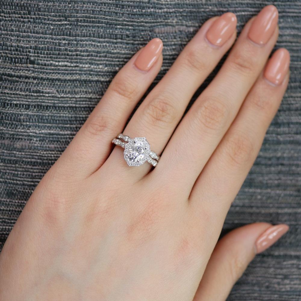 Oval Vintage Floral Bridal Set With Scalloped Moissanite Band