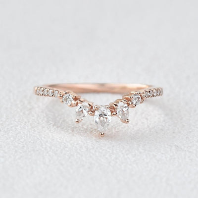 0.40CTW Round Brilliant & Pear Cut Curved Vintage Style Wedding Band